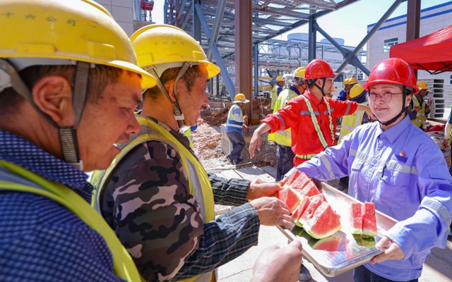 酷暑送清涼，關懷沁人心！宜化田家河園區全力保障職工高溫作業安全