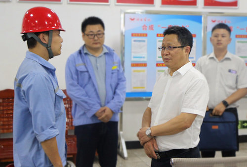 集團領導看望慰問離退休黨員、基層困難黨員和年輕黨員